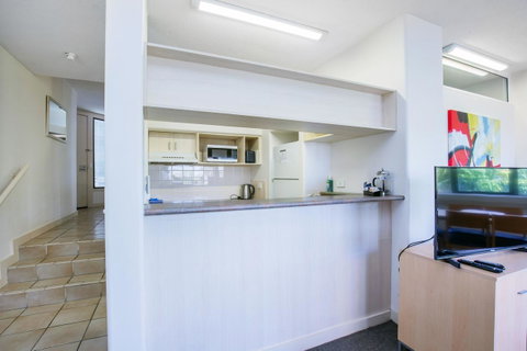 Tiki Hotel Apartments Surfers Paradise - Kawana Tourism 9
