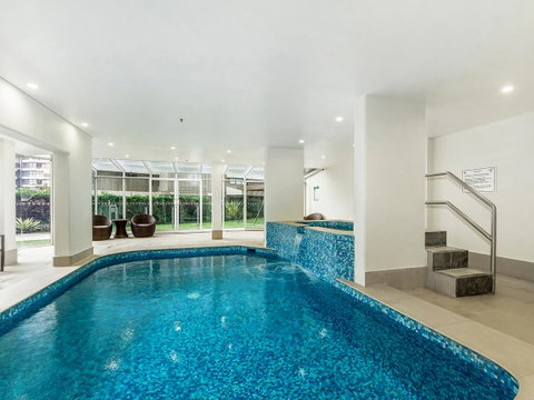 Sunbird Beach Resort Main Beach - Kawana Tourism 42
