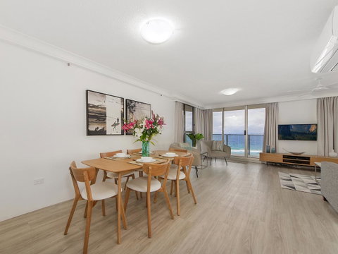 Sunbird Beach Resort Main Beach - Kawana Tourism 33