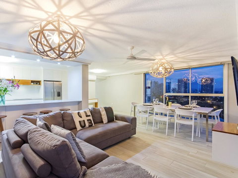 Sunbird Beach Resort Main Beach - Kawana Tourism 4