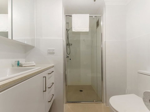 Sunbird Beach Resort Main Beach - Kawana Tourism 29