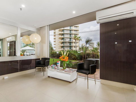 Sunbird Beach Resort Main Beach - Kawana Tourism 44