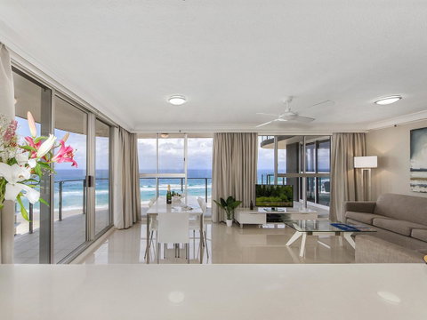 Sunbird Beach Resort Main Beach - Kawana Tourism 18