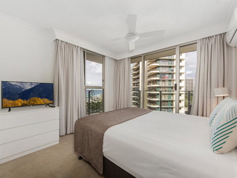 Sunbird Beach Resort Main Beach - Kawana Tourism 30