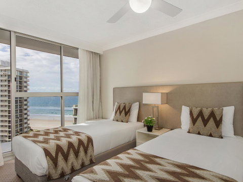 Sunbird Beach Resort Main Beach - Kawana Tourism 23