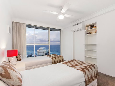 Sunbird Beach Resort Main Beach - Kawana Tourism 13
