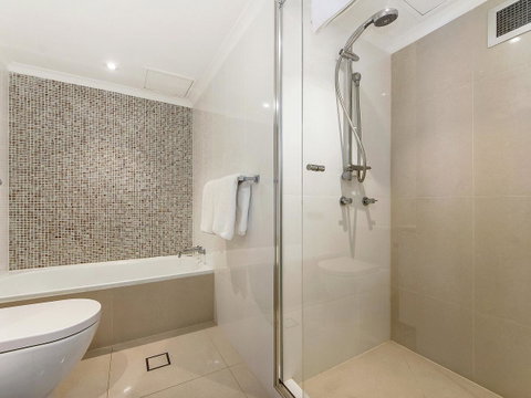 Sunbird Beach Resort Main Beach - Kawana Tourism 20