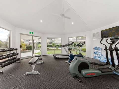 Sunbird Beach Resort Main Beach - Kawana Tourism 40