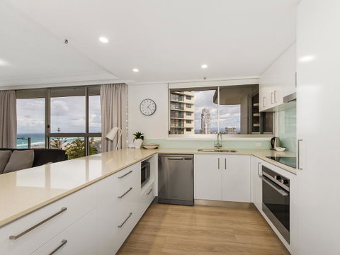 Sunbird Beach Resort Main Beach - Kawana Tourism 35