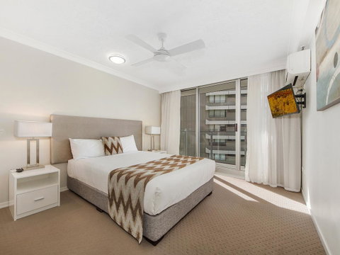 Sunbird Beach Resort Main Beach - Kawana Tourism 24
