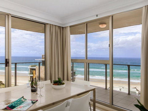 Sunbird Beach Resort Main Beach - Kawana Tourism 17