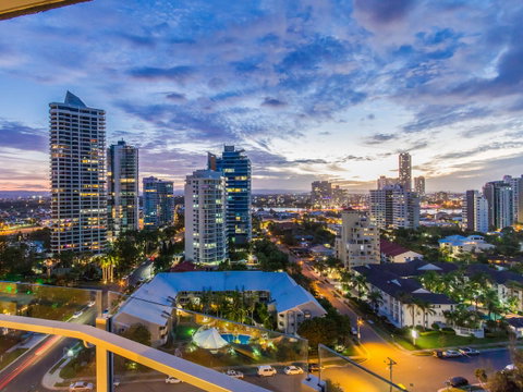 Sunbird Beach Resort Main Beach - Kawana Tourism 10