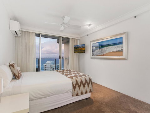 Sunbird Beach Resort Main Beach - Kawana Tourism 12