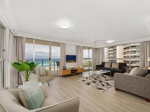 Sunbird Beach Resort Main Beach - Kawana Tourism 26