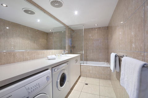 Peninsular Beachfront Resort - Kawana Tourism 14