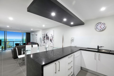 Peninsular Beachfront Resort - Kawana Tourism 34