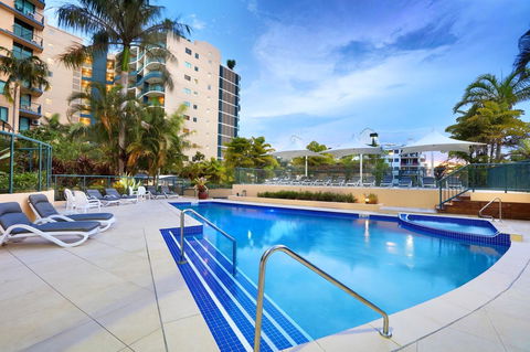 Peninsular Beachfront Resort - Kawana Tourism 32