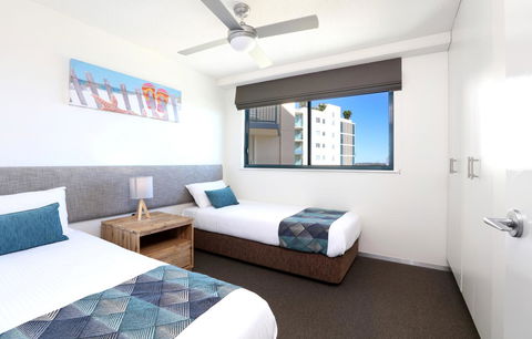 Peninsular Beachfront Resort - Kawana Tourism 33