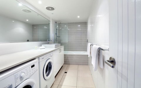 Peninsular Beachfront Resort - Kawana Tourism 24