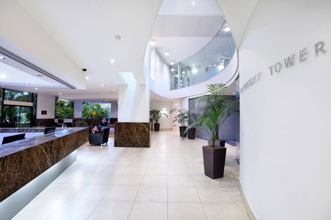 Peninsular Beachfront Resort - Kawana Tourism 25