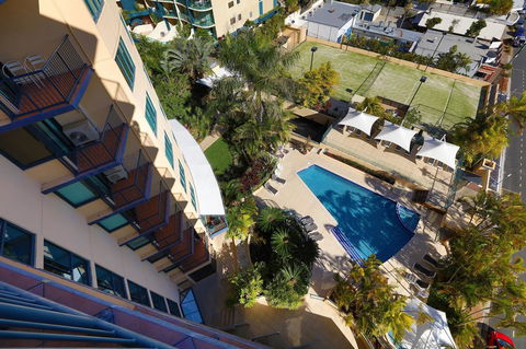 Peninsular Beachfront Resort - Kawana Tourism 27