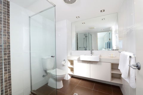 Peninsular Beachfront Resort - Kawana Tourism 6