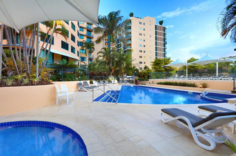 Peninsular Beachfront Resort - Kawana Tourism 12