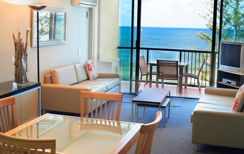 Peninsular Beachfront Resort - Kawana Tourism 43