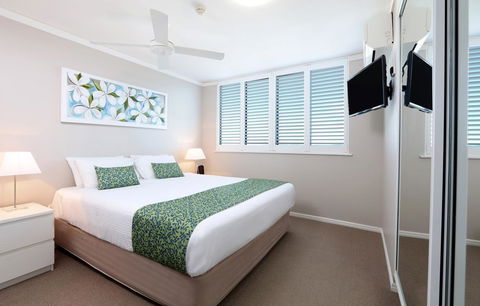 Peninsular Beachfront Resort - Kawana Tourism 26
