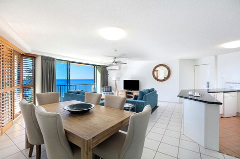 Peninsular Beachfront Resort - Kawana Tourism 15