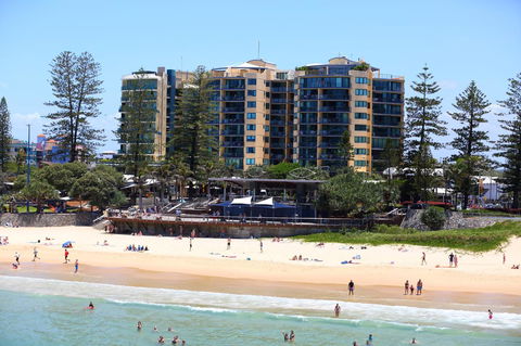 Peninsular Beachfront Resort - Kawana Tourism 31