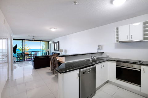 Peninsular Beachfront Resort - Kawana Tourism 21