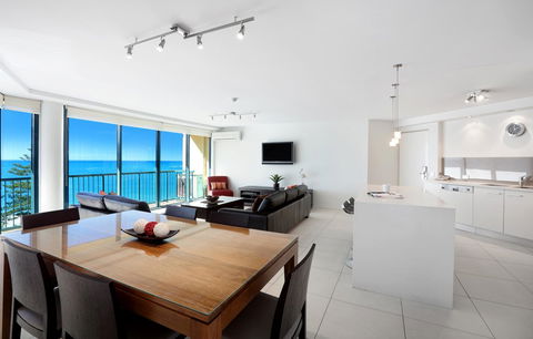 Peninsular Beachfront Resort - Kawana Tourism 7