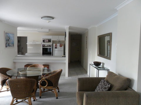 Grosvenor Beachfront Apartments Surfers Paradise - Kawana Tourism 5