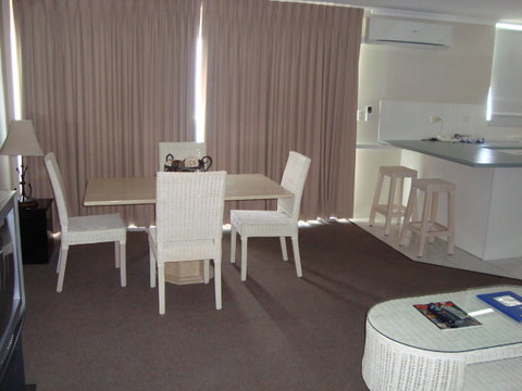 Grosvenor Beachfront Apartments Surfers Paradise - Kawana Tourism 26