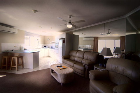 Grosvenor Beachfront Apartments Surfers Paradise - Kawana Tourism 9