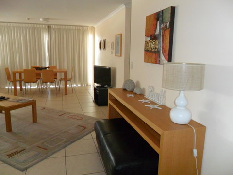 Grosvenor Beachfront Apartments Surfers Paradise - Kawana Tourism 10