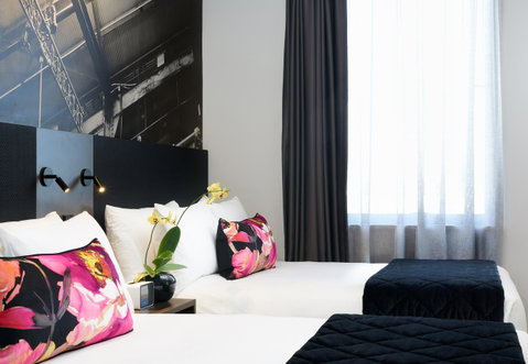Sage Hotel James Street - Kawana Tourism 13