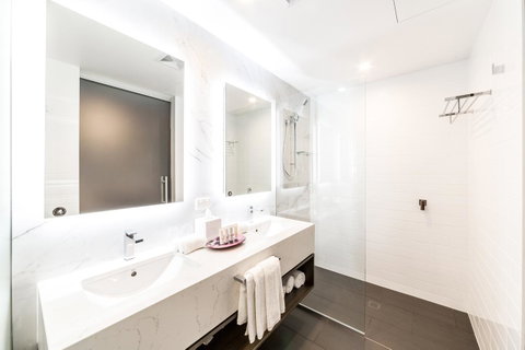 Sage Hotel James Street - Kawana Tourism 10