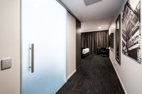 Sage Hotel James Street - Kawana Tourism 14