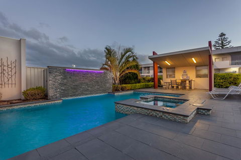 Platinum International - Kawana Tourism 24