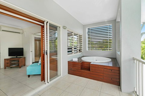 Mantra Aqueous On Port - Kawana Tourism 17