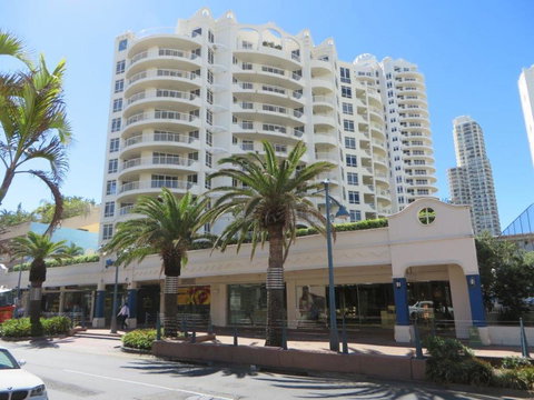 APR Private SUITES MOROC By The Beach - Kawana Tourism 9