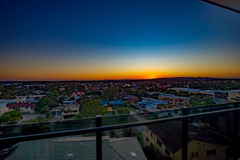 Sunset Retreat Mooloolaba - Kawana Tourism 18