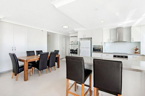 ULTIQA Beach Haven On Broadbeach - Kawana Tourism 14