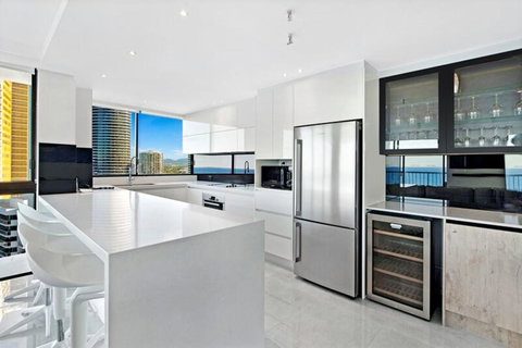 ULTIQA Beach Haven On Broadbeach - Kawana Tourism 2
