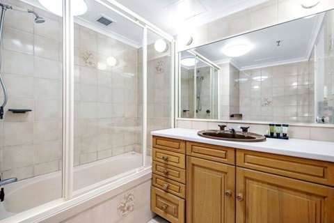 ULTIQA Beach Haven On Broadbeach - Kawana Tourism 39