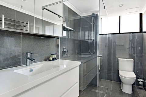 ULTIQA Beach Haven On Broadbeach - Kawana Tourism 6