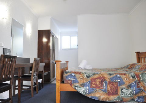 Alexandra Park Motor Inn - Kawana Tourism 10