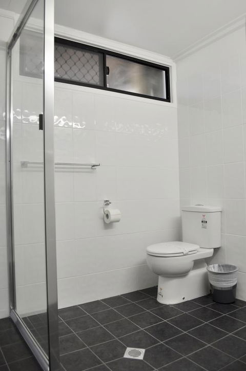 Alexandra Park Motor Inn - Kawana Tourism 13